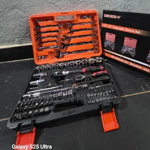 82pieces 1/2 and 1/4 Socket Set