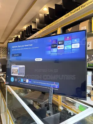 Samsung Ls43fm700umxue M7 43” Uhd Usb-C Frameless Smart Monitor