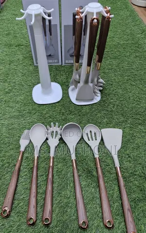 7-Piece Silicone Kitchen Utensil Sets With Wooden Handles and Rotating