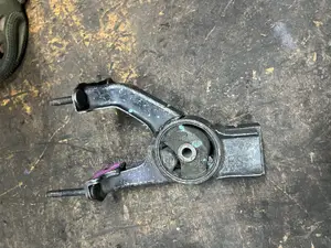 Noah /Voxy Gearbox Mounting