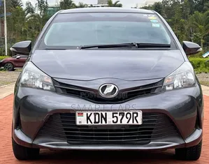 Toyota Vitz 2016 Silver