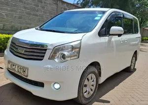 Toyota Noah 2.0 158hp FWD (8 Seater) 2013 White