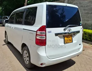 Toyota Noah 2.0 158hp FWD (8 Seater) 2013 White