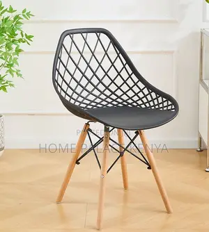 Dining Chair: Minimalist Mesh Plastic Dining Chair