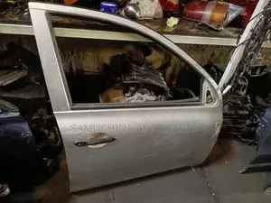 Door Nissan March