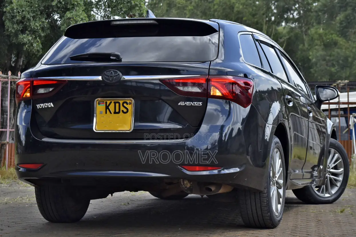 Toyota Avensis 2017 Black