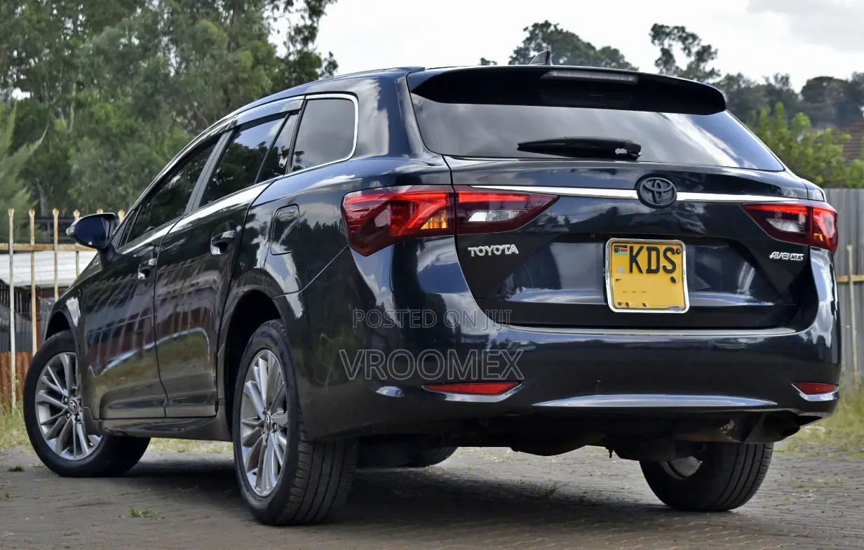 Toyota Avensis 2017 Black