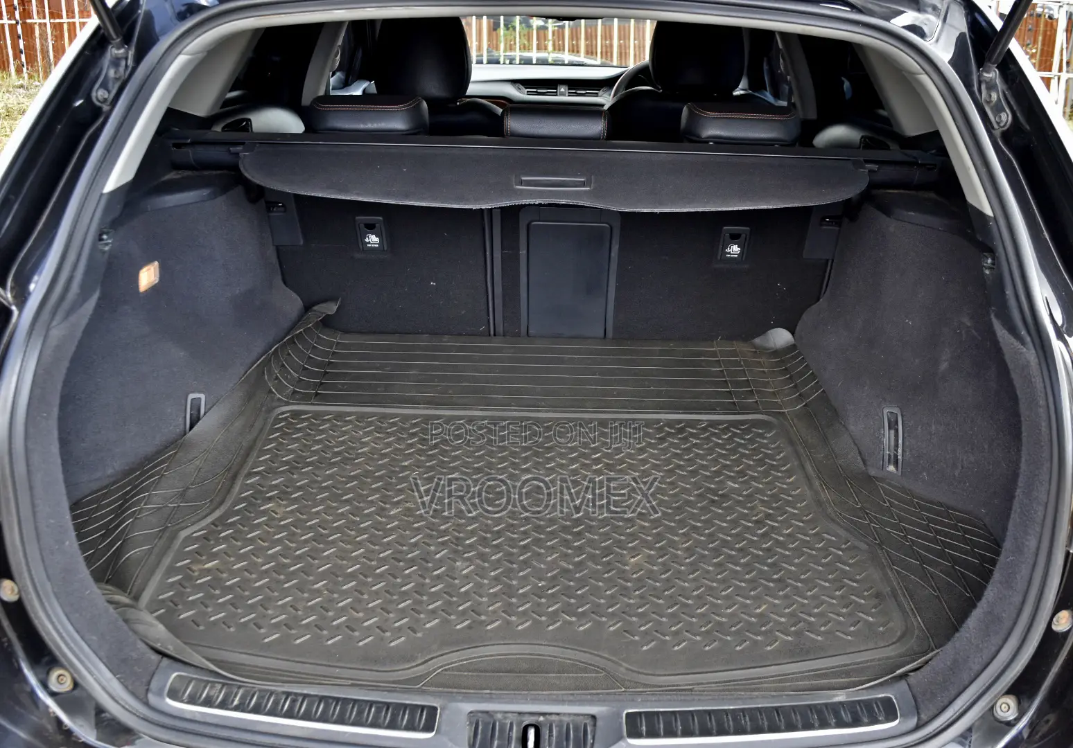 Toyota Avensis 2017 Black