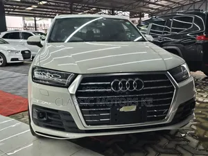 Audi Q7 45 SE Premium AWD quattro 2019 White