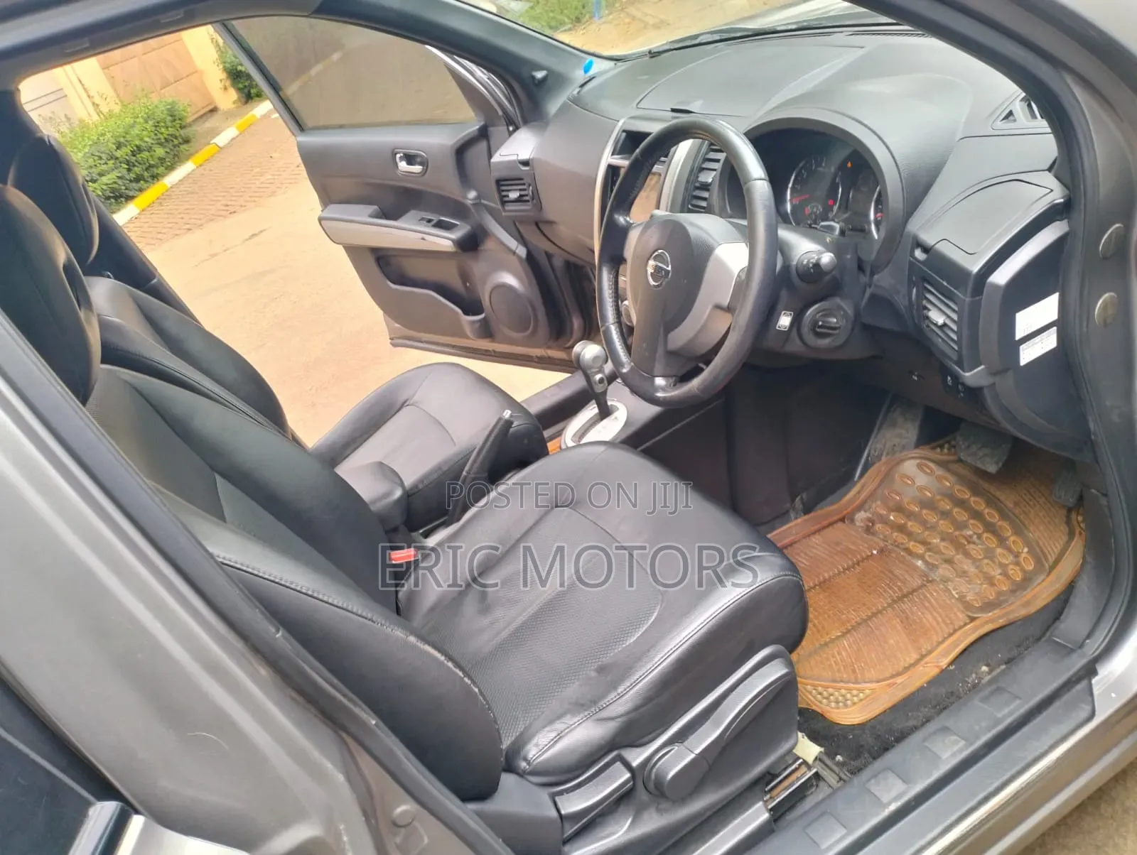 Nissan X-Trail 2012 Gray