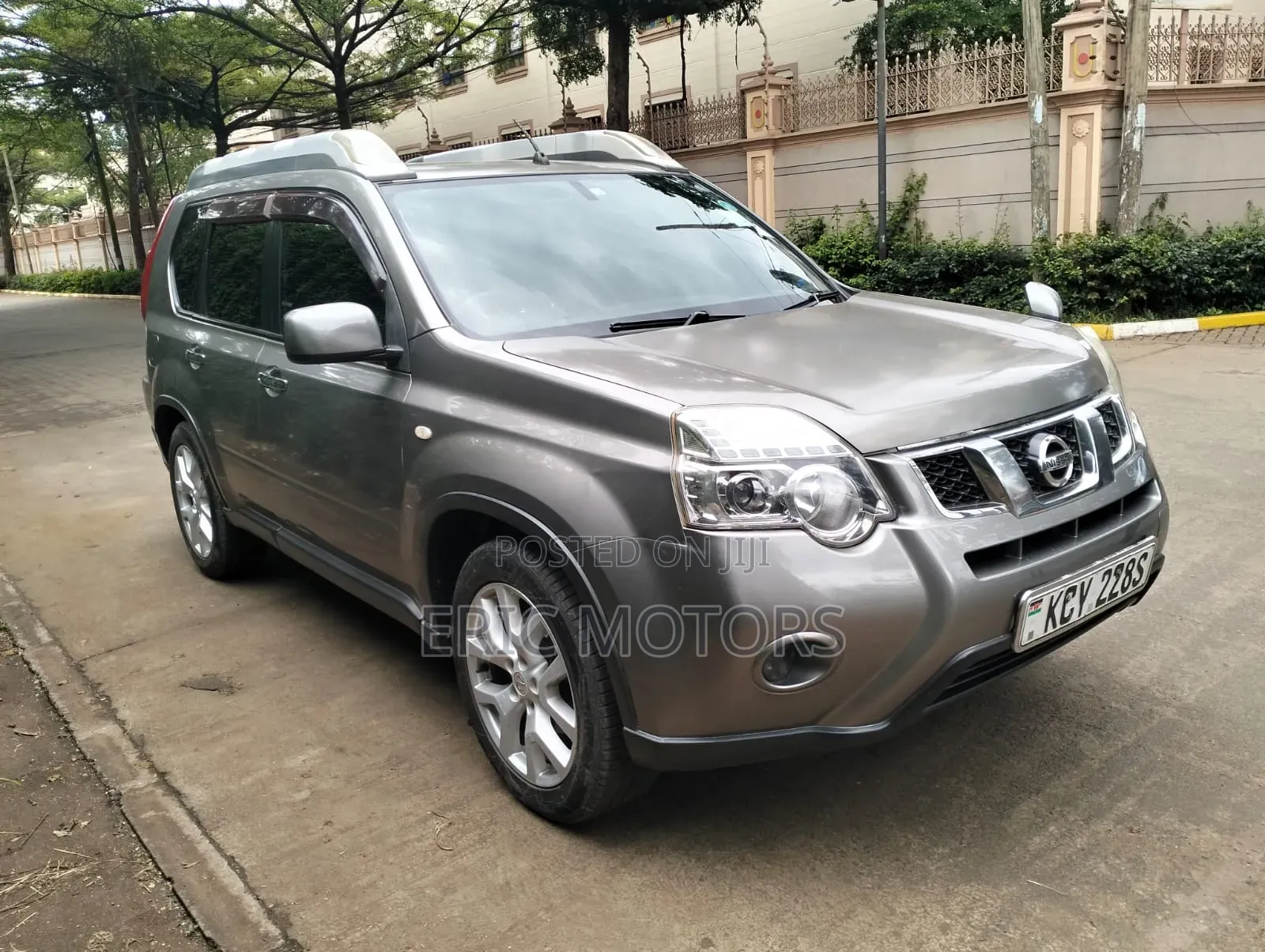 Nissan X-Trail 2012 Gray