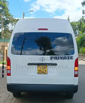 Toyota HiAce 2017 White