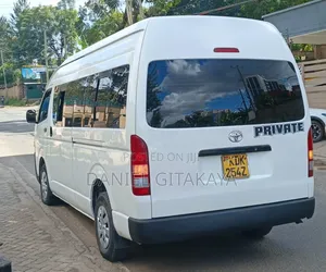 Toyota HiAce 2017 White
