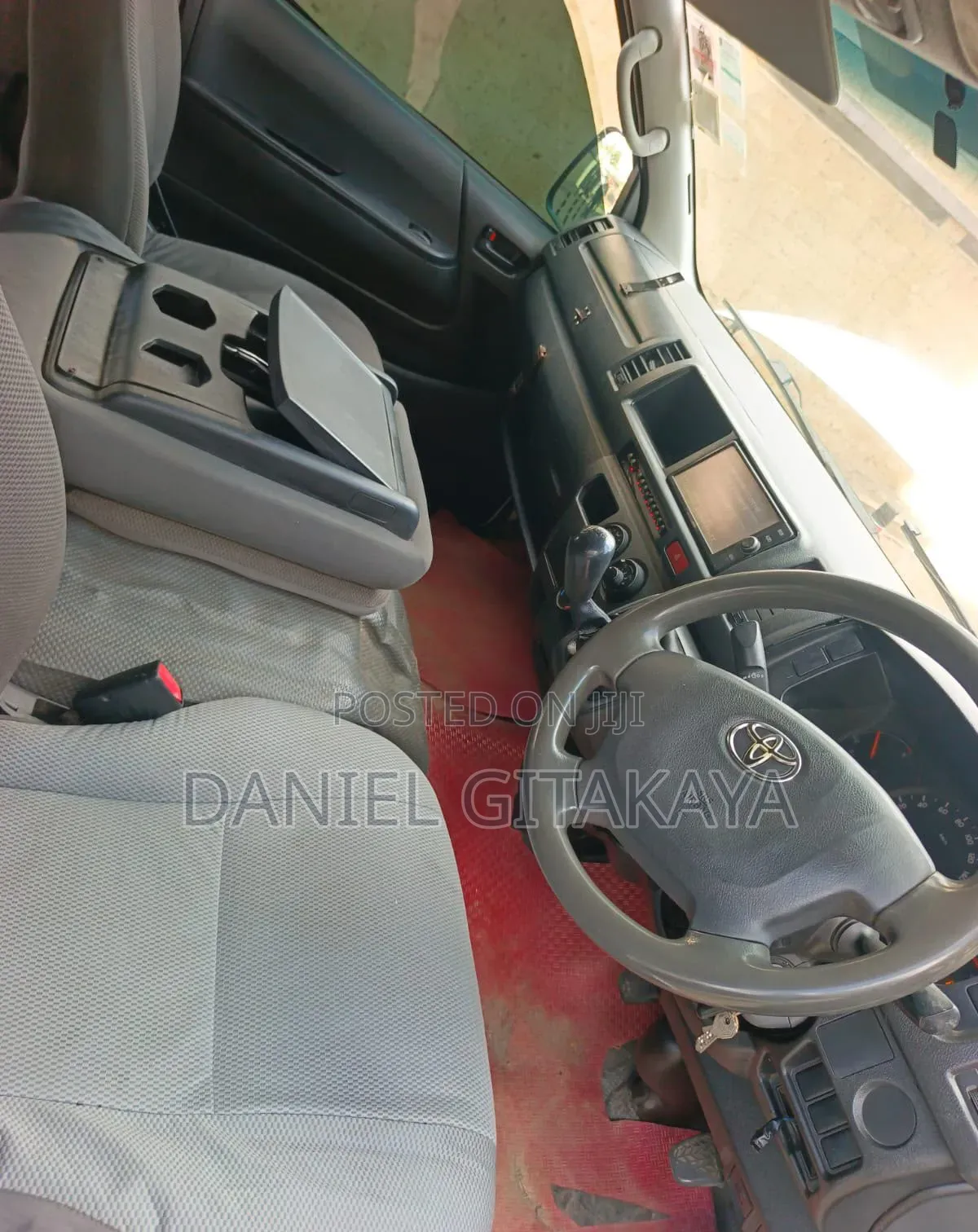 Toyota HiAce 2017 White