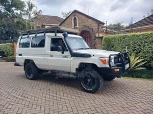 Toyota Land Cruiser 2010 White