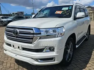 Toyota Land Cruiser 4.6 V8 ZX 2019 White