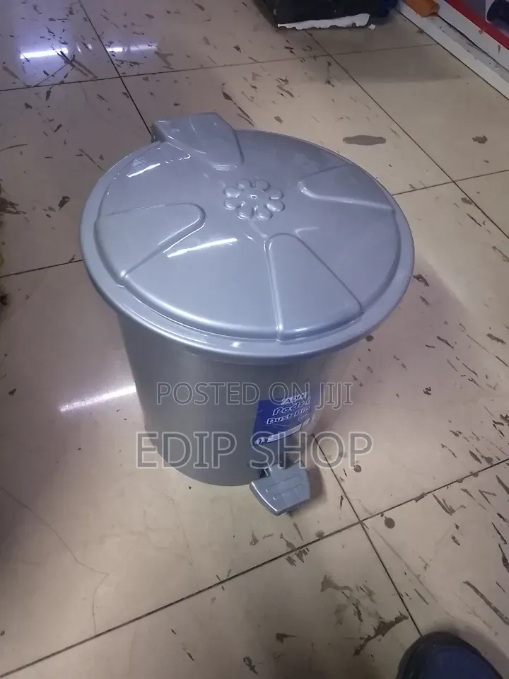 Pedal Dust Bin//