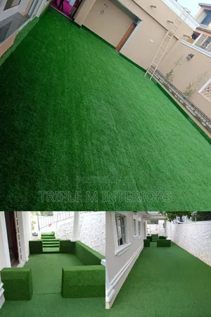 Natural-Thatch Realism Grass