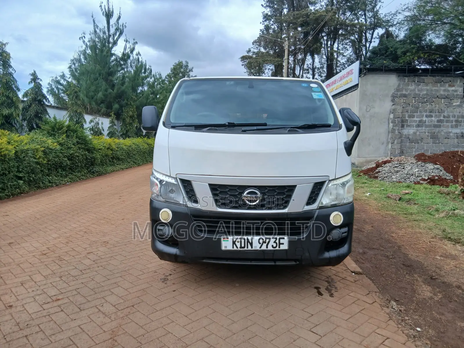 Nissan Caravan (Urvan) 2016 White