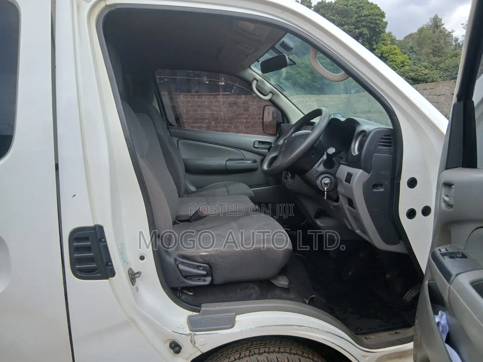 Nissan Caravan (Urvan) 2016 White