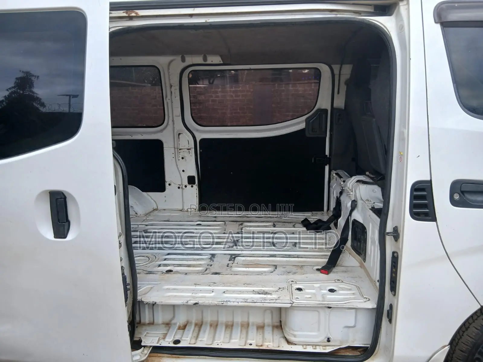 Nissan Caravan (Urvan) 2016 White