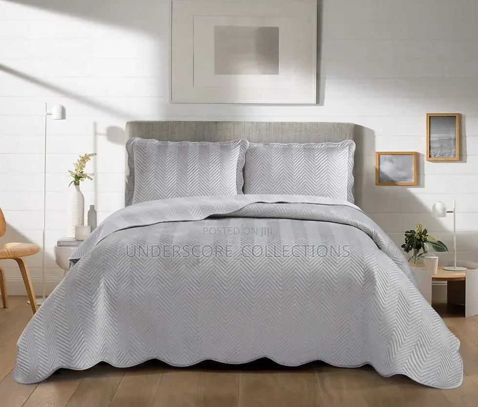 Soft *Velvet* Bedcovers 
With 2 Pillow Cases
Size *7/8*
