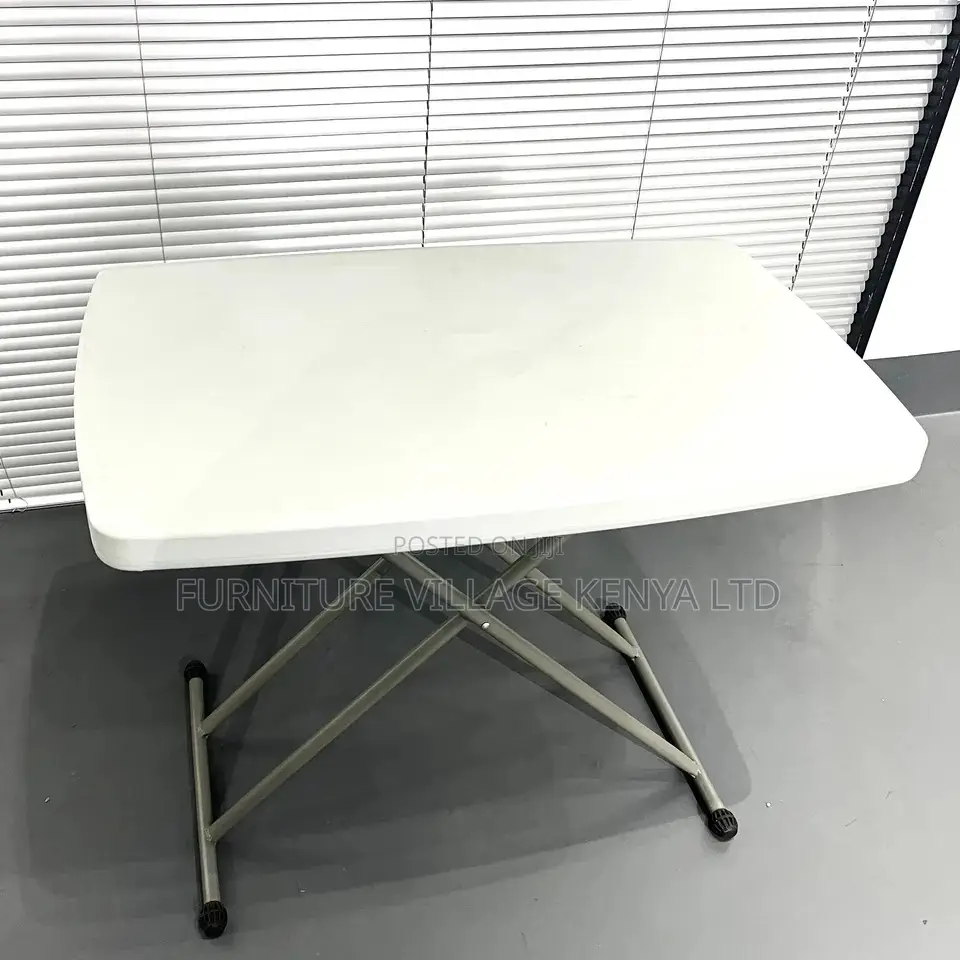 Folding Outdoor Plastic Table.