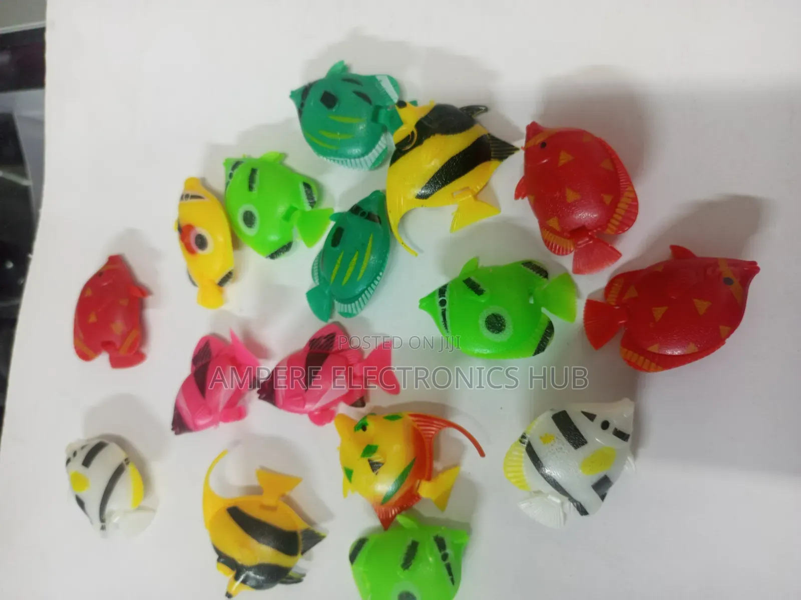 Plastic Fish, Artificial Fish for Aquarium, Floating With Moving Tail