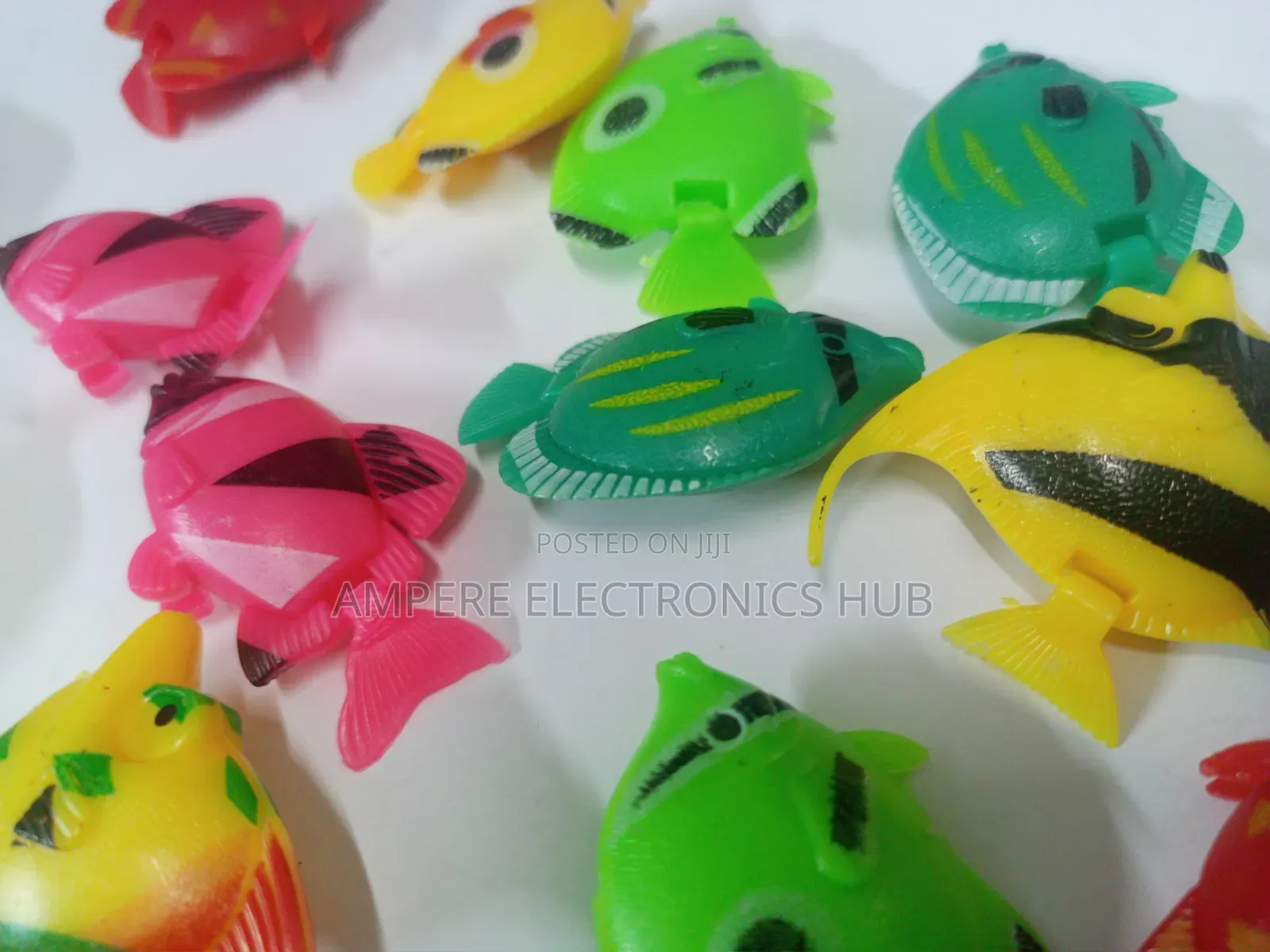Plastic Fish, Artificial Fish for Aquarium, Floating With Moving Tail