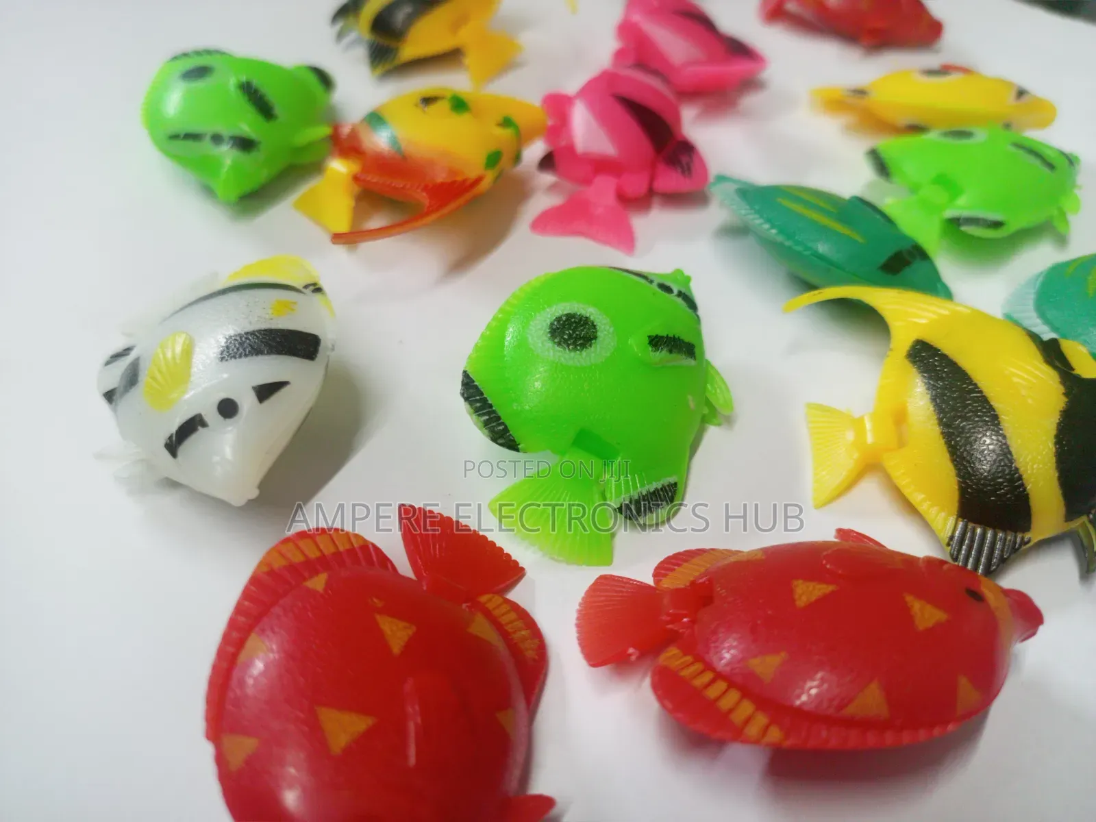 Plastic Fish, Artificial Fish for Aquarium, Floating With Moving Tail