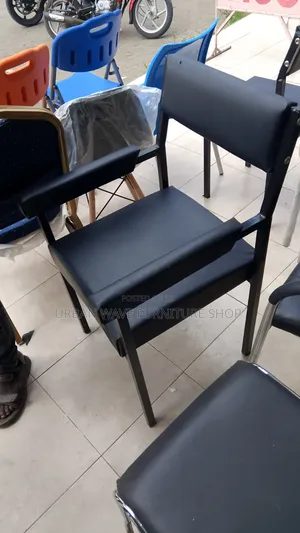 Black Armrests Waiting Chair