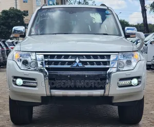 Mitsubishi Pajero 2019 White