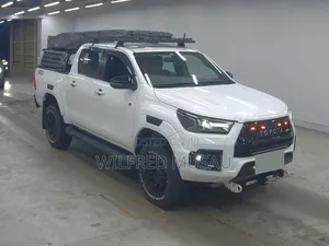 Toyota Hilux 2022 White
