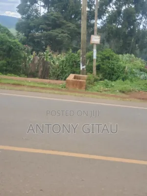 A Long Thogoto Mutarakwa Road