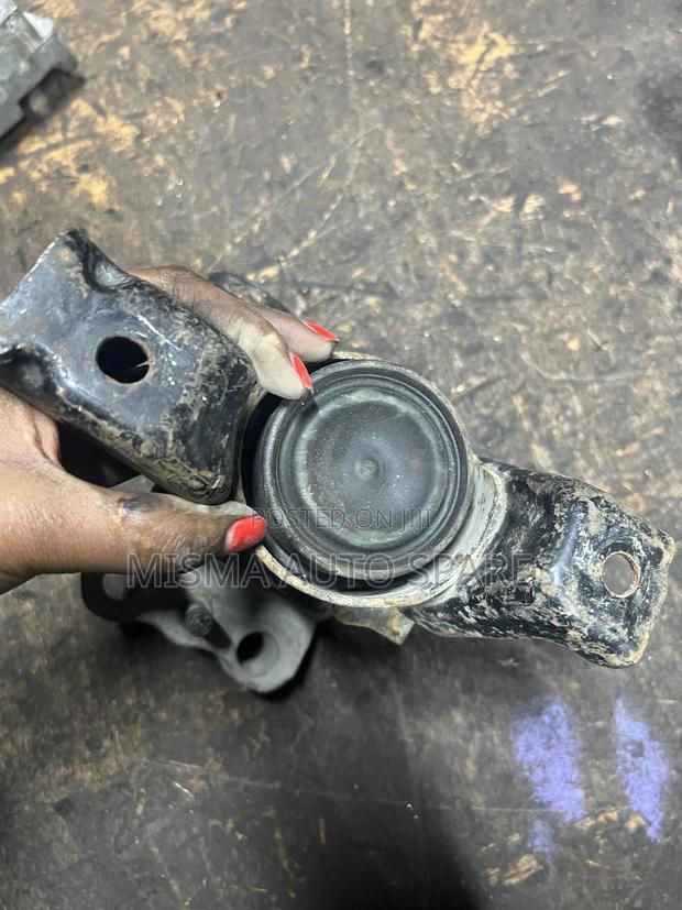 2zr /3zr Engine Mounting for Premio/Noah/Allion/Wish - thumbnail 2