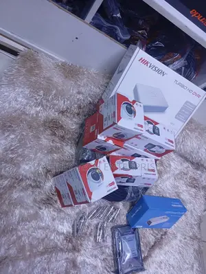 New Generation Hikvision 8 Channel CCTV Kit 7 Camera