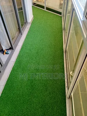 Synthetic Grass Carpet for Rooftop Garden Installations