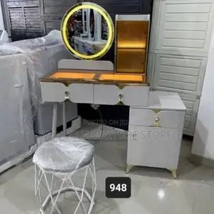 Dressers; White Strong Vanity Set With Mirror