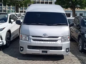 Toyota HiAce 2018 White
