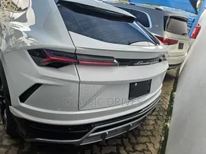 Lamborghini Urus 2024 White