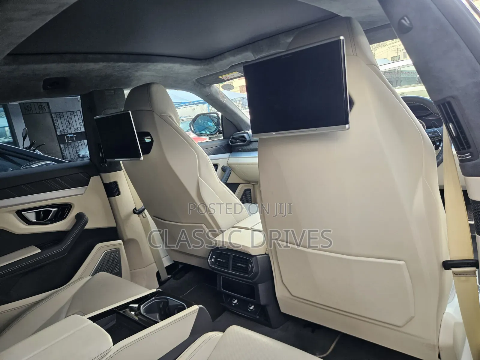 Lamborghini Urus 2024 White
