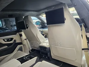Lamborghini Urus 2024 White