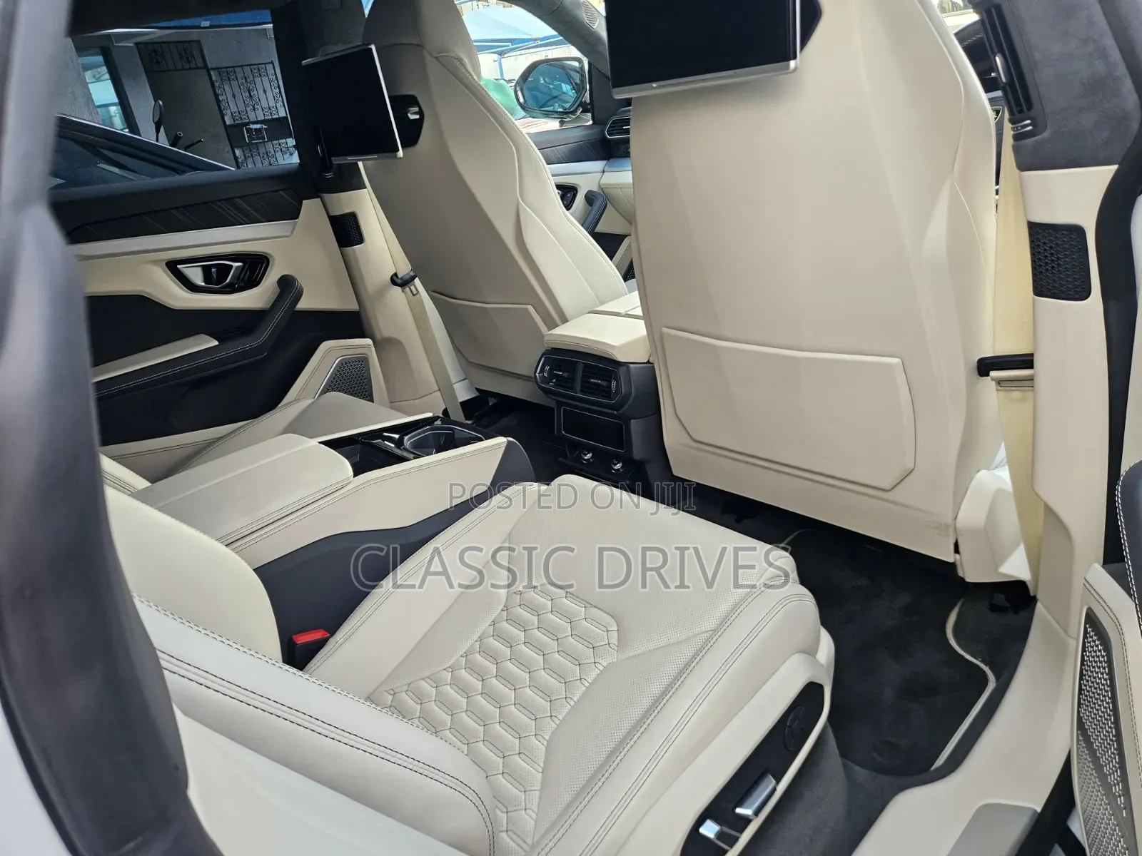 Lamborghini Urus 2024 White