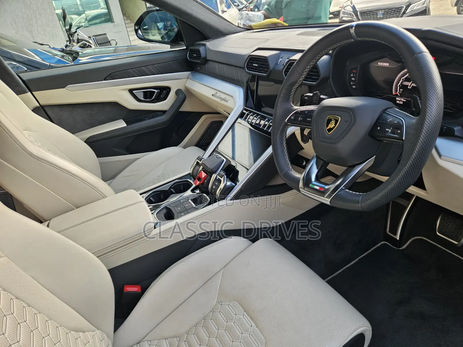 Lamborghini Urus 2024 White