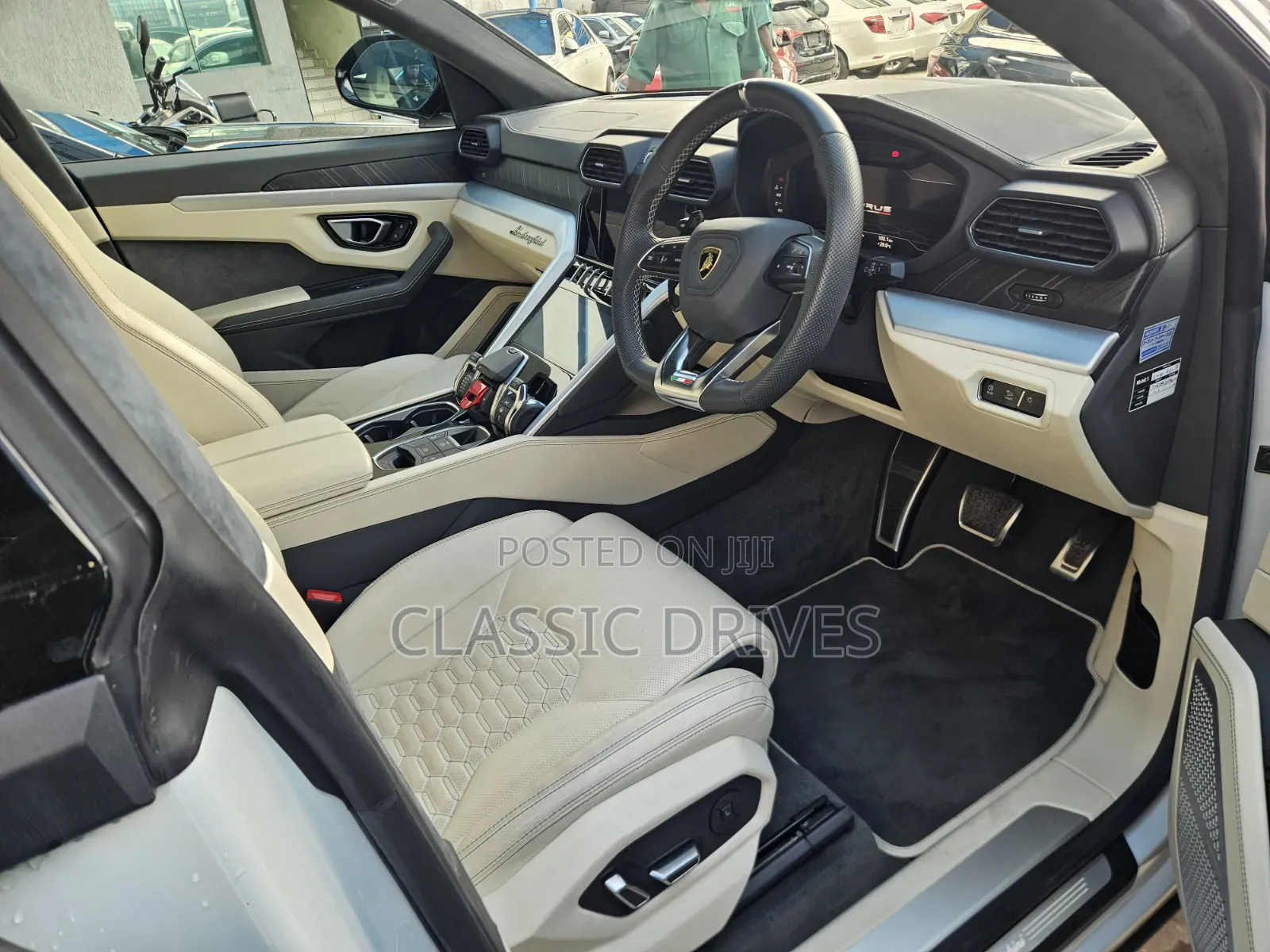 Lamborghini Urus 2024 White