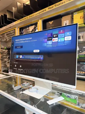 Samsung M8 (Ls32fm801umxue) 32” Usb C Smart Monitor With Webcam