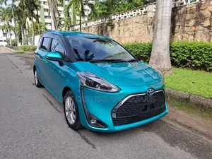 Toyota Sienta 1.5 Hybrid FWD 2019 Green