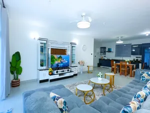 Modern 2br Apartment ,Pool, Ac 5 Minutes Walk to the Beach