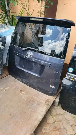 Voxy 2012 Car Boot