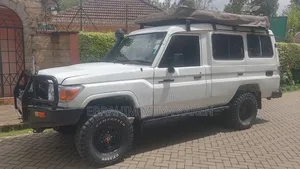 Toyota Land Cruiser 2010 White